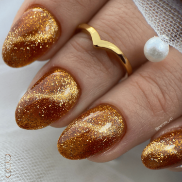 Pose carrée avec le My Color Hazelnut en cat eye