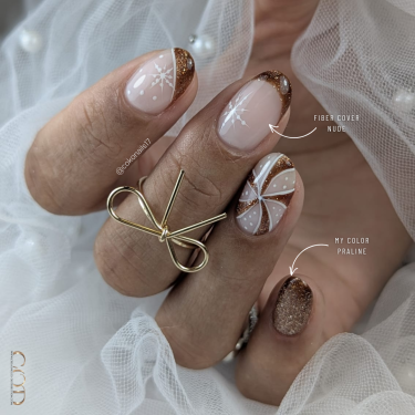 Pose en amande avec le My Color Praline et le Fiber Cover Nude