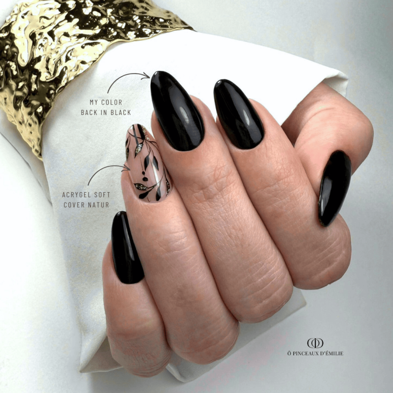 Pose en amandes avec le My Color Back In Black