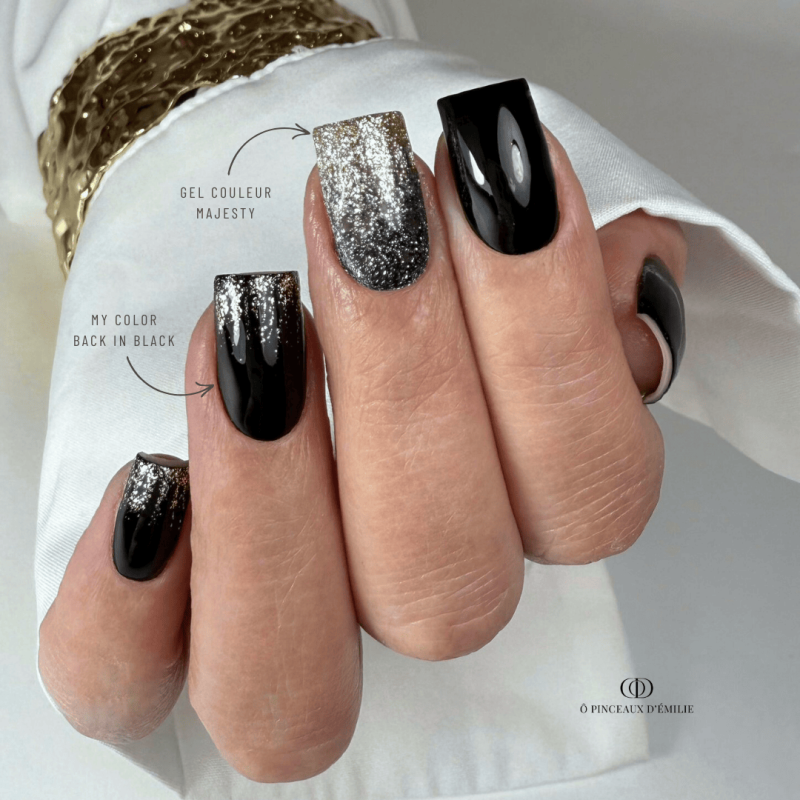 Pose carrée avec le My Color Back In Black