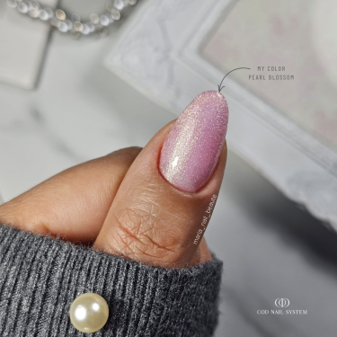 Pose d'ongles en amandes avec le My Color Pearl Blossom