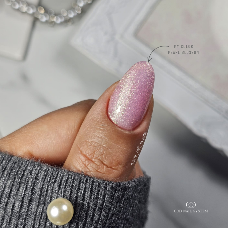 Pose d'ongles en amandes avec le My Color Pearl Blossom
