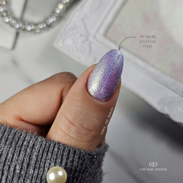 Pose d'ongles en amandes avec le My Color Celestial Pearl