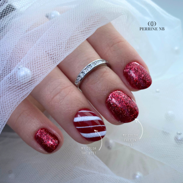 Pose ovale avec le My Color Fall In Love, rouge pailleté