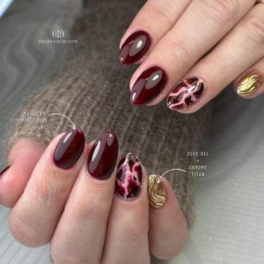 Pose en amandes avec le My Color Dangerous, bordeaux foncé