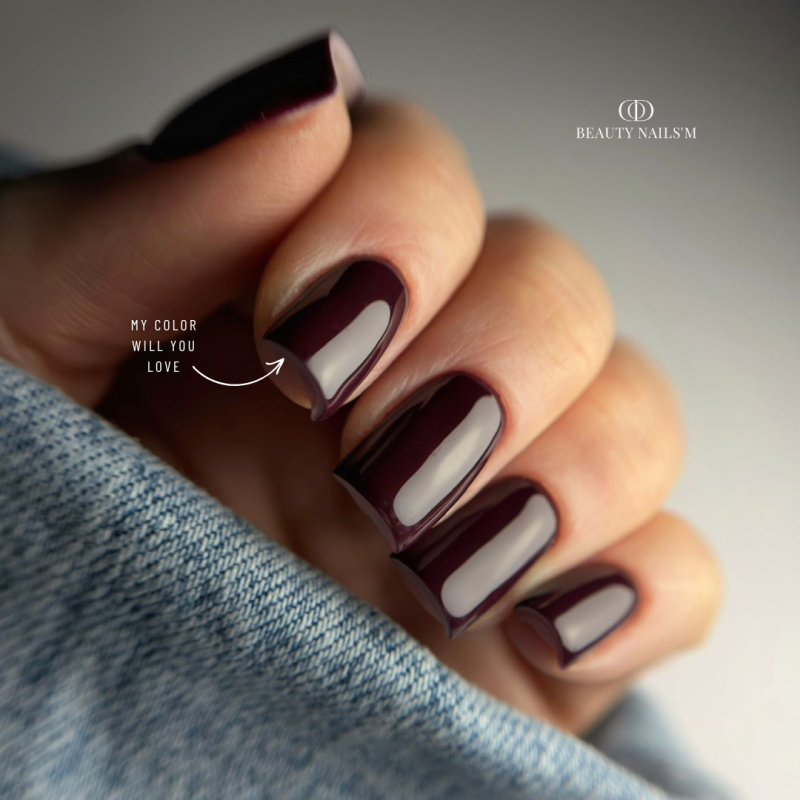 Pose carrée avec le My Color Will You Love, bordeaux violine noir