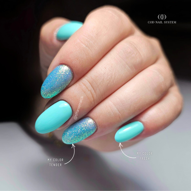 Pose en amandes avec le My Color Tender, vert turquoise pailleté