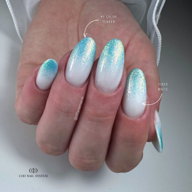 Pose en amandes avec le My Color Tender, vert turquoise pailleté