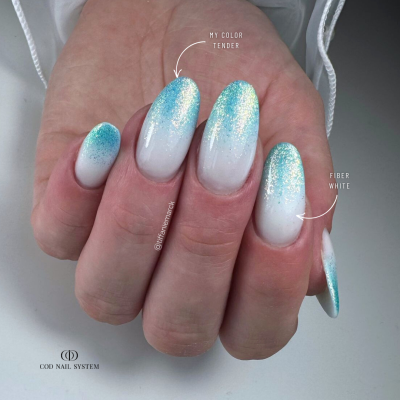 Pose en amandes avec le My Color Tender, vert turquoise pailleté