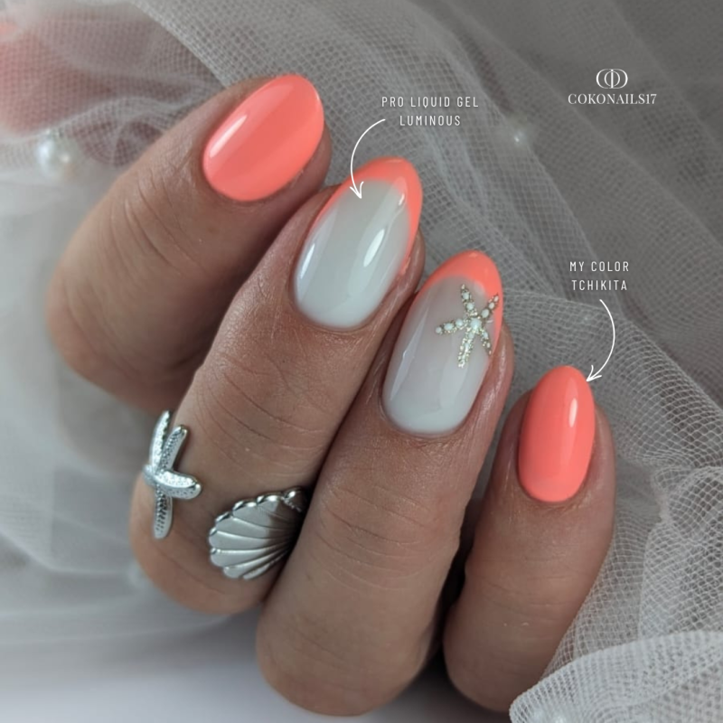 Pose d'ongles en amandes avec le My Color Tchikita, orange corail néon pastel