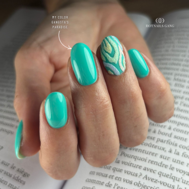 Pose d'ongles ovale avec le My Color Gangsta's Paradise, vert turquoise