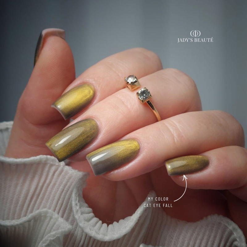 Pose carrée avec le My Color Cat Eye Fall, vert ambré