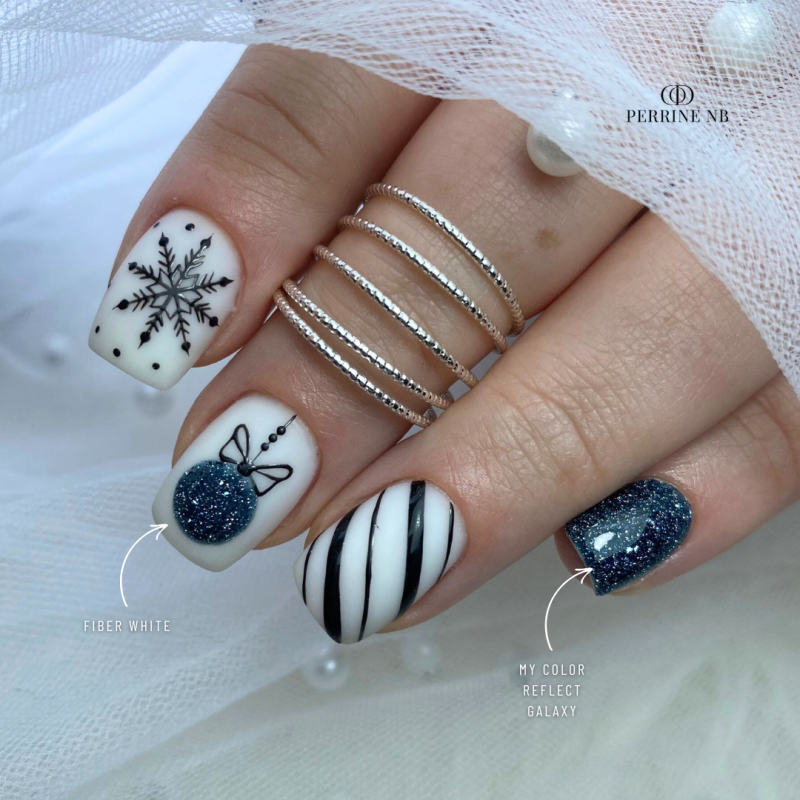 Pose d'ongles carrée avec le My Color Reflect Galaxy, bleu nuit reflective