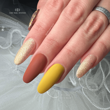 Pose d'ongles en amandes avec le My Color Baila Baila, jaune poussin