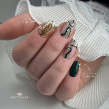 Pose en amandes avec le My Color Honey, or pailleté flakes