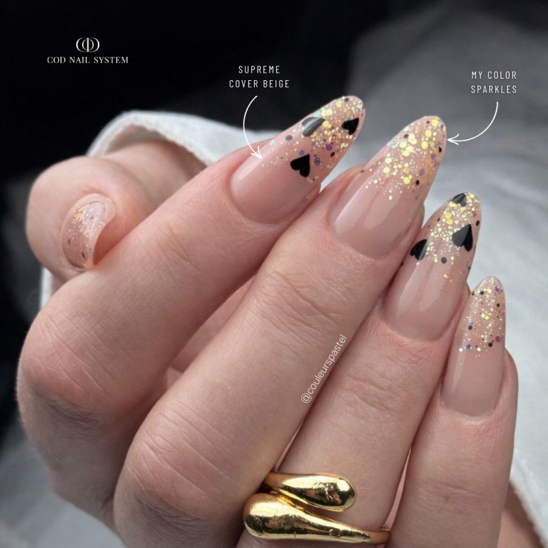 Pose d'ongles en amandes avec le My Color Sparkles, transparent pailleté irisé aurora