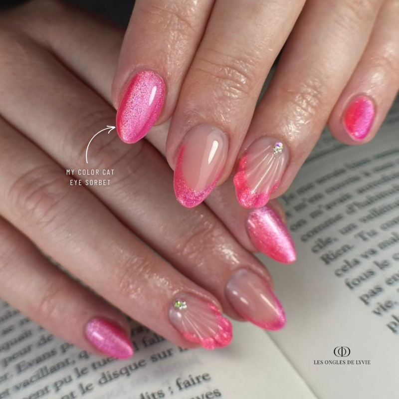 Pose d'ongles en amandes avec le My Color Cat Eye Sorbet