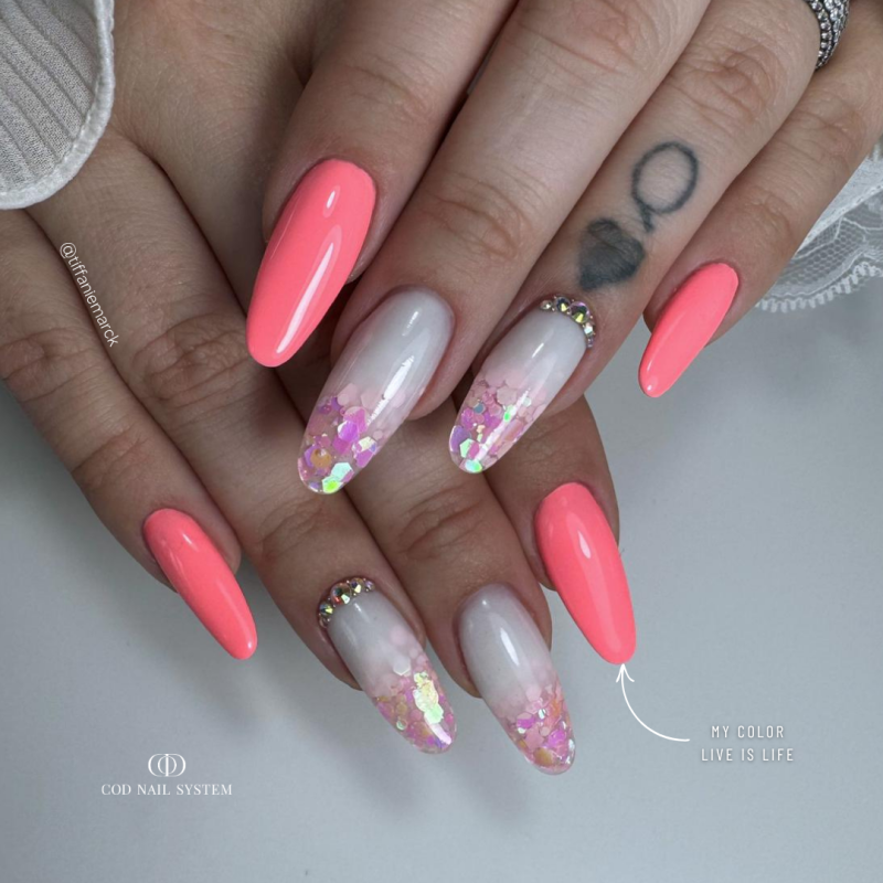 Pose en amande avec le My Color Live Is Life