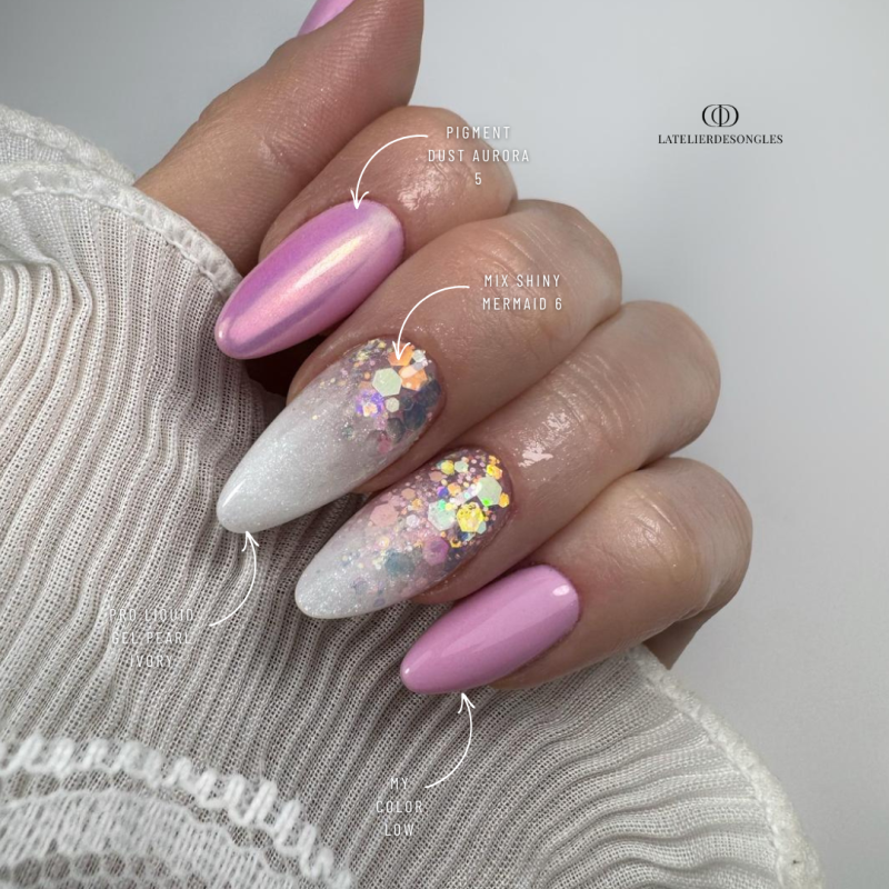 Pose en amande avec les paillettes Mix Shiny Mermaid 6