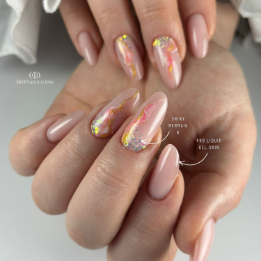 Pose en amande avec les paillettes Mix Shiny Mermaid 6