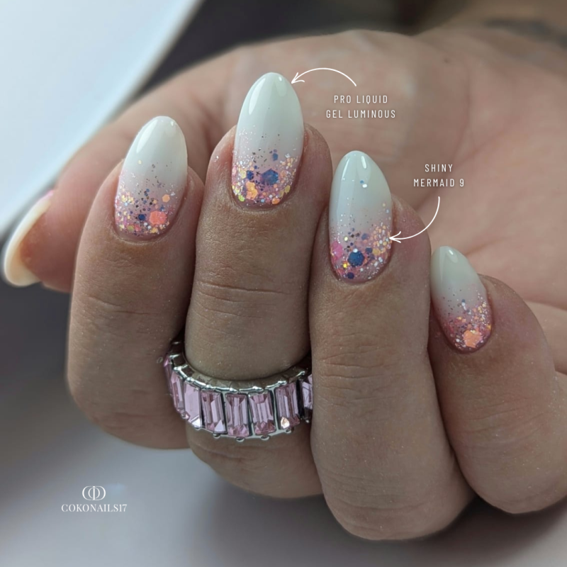 Pose en amande avec les paillettes Mix Shiny Mermaid 9