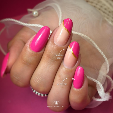 pose d'ongle amande couleur néon rose et liseré or