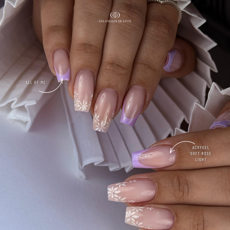 ongles printaniers couleur pastel violet