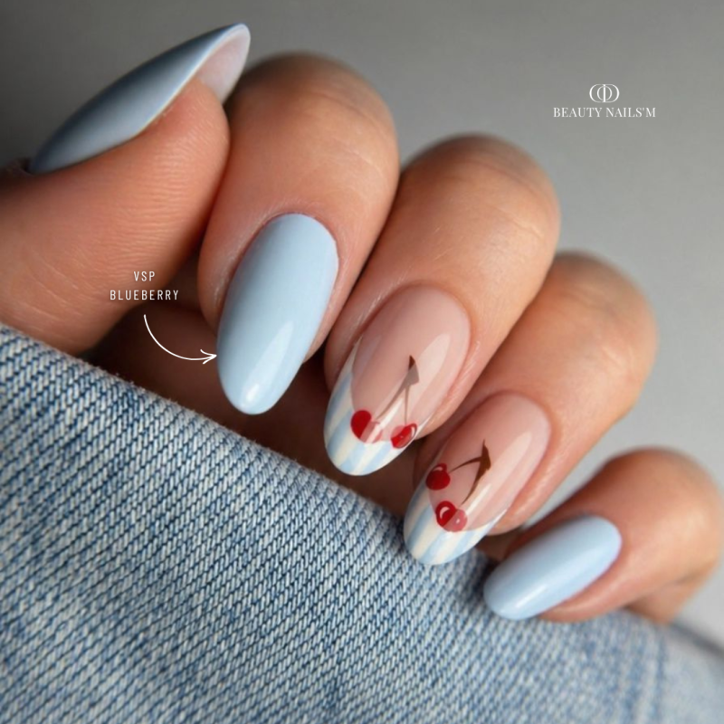 Pose en amande avec les VSP Blueberry bleu pastel