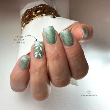 Pose carrée avec le VSP Cat Eye Green Aventurine vert réflective