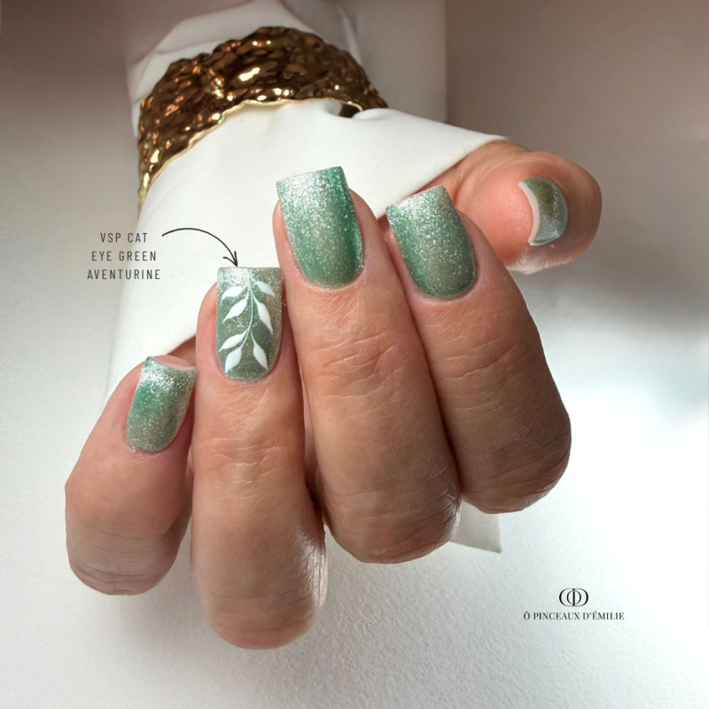 Pose carrée avec le VSP Cat Eye Green Aventurine vert réflective