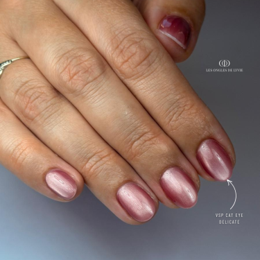 Pose ovale avec le VSP Cat Eye Delicate rose soie