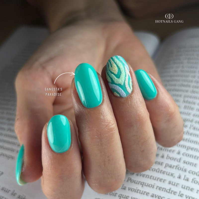 pose ongle arrondi vert turquoise