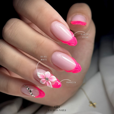Ongles en amande avec nail art en reliefs fleurs et vague