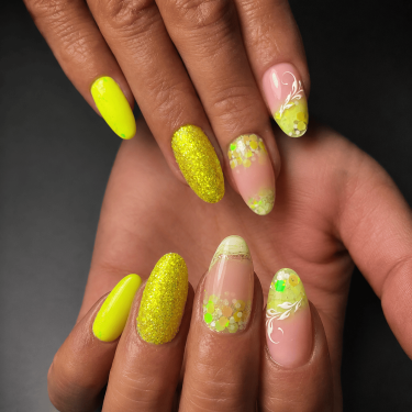 pose ongle amande jaune néon pailleté