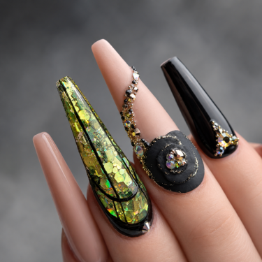 ongles incrustation de paillette kaki
