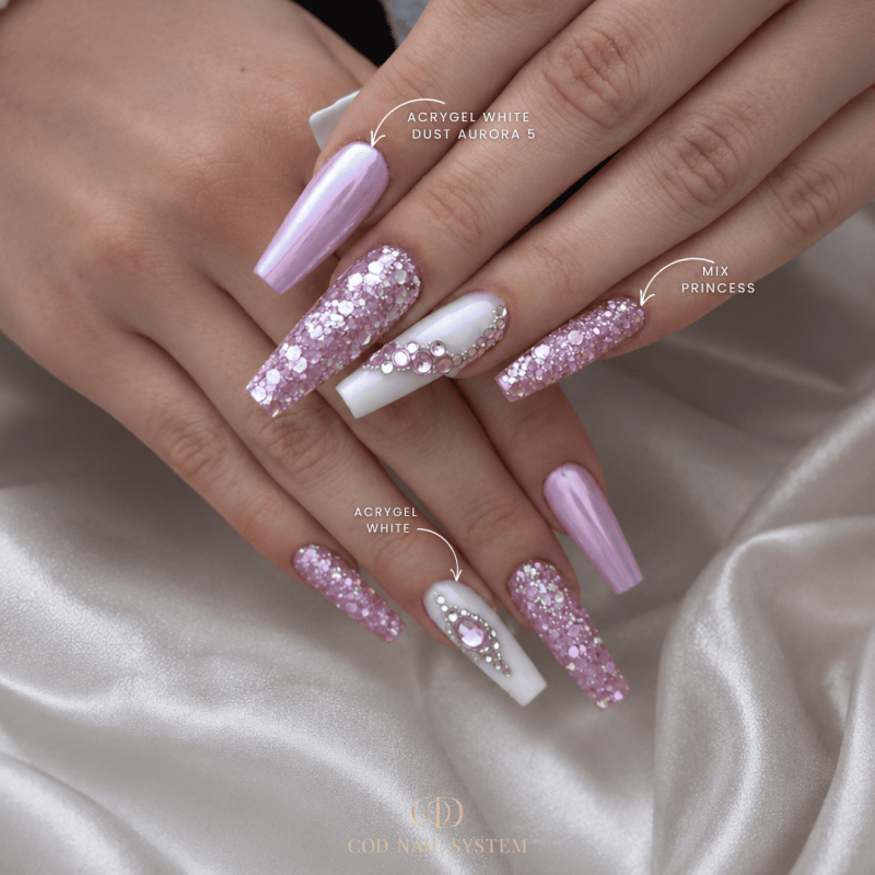 pose coffin long avec incrustation de paillette girly