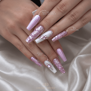 idée ongles girly avec paillette