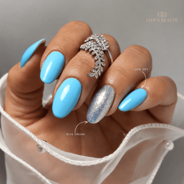 pose ongle bleu ciel
