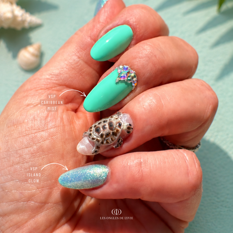 Pose en amandes avec le vernis semi permanent caribbean mist vert d'eau pastel