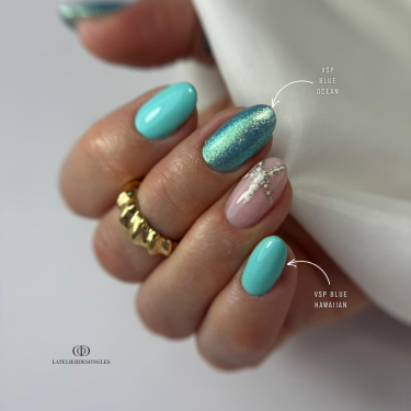 Pose en amandes avec le vernis semi permanent Blue Ocean bleu océan irisé pailleté