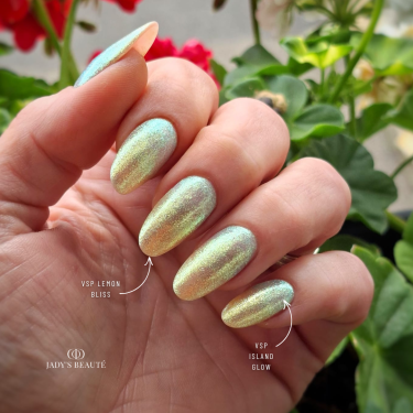 Pose en amandes avec le vernis semi permanent Island Glow vert d'eau irisé pailleté