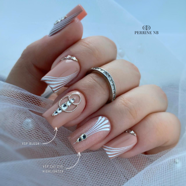 Pose d'ongles carrée avec le VSP Cat Eye Highlighter nude beige rosé