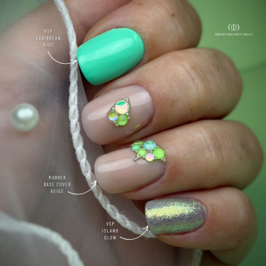 Pose ovale avec le vernis semi permanent Island Glow vert d'eau irisé pailleté