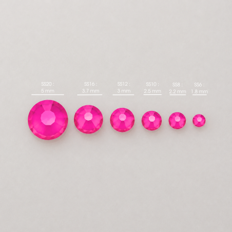 Différentes tailles de strass néon Fuchsia