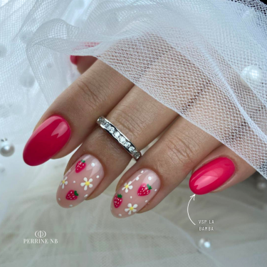 Pose en amandes avec le vernis semi permanent La Bamba rose fuchsia