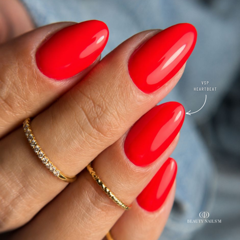 Pose en amandes avec le vernis semi permanent Heartbeat orange rosé néon