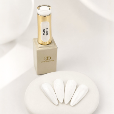 Capsules réalisée avec le vernis semi-permanent Pure White, blanc intense