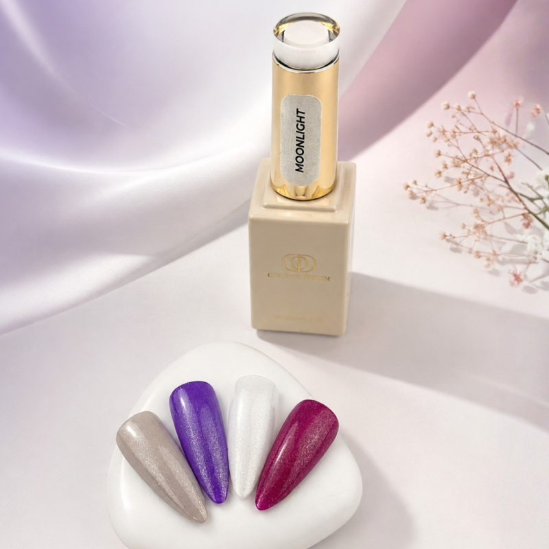 Capsules réalisée avec le vernis semi-permanent Moonlight, blanc laiteux pailleté