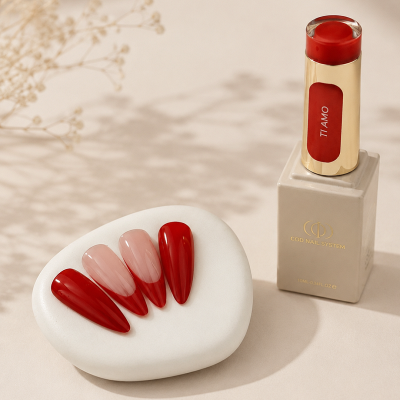Capsules réalisées avec le vernis semi-permanent Ti Amo, rouge intense