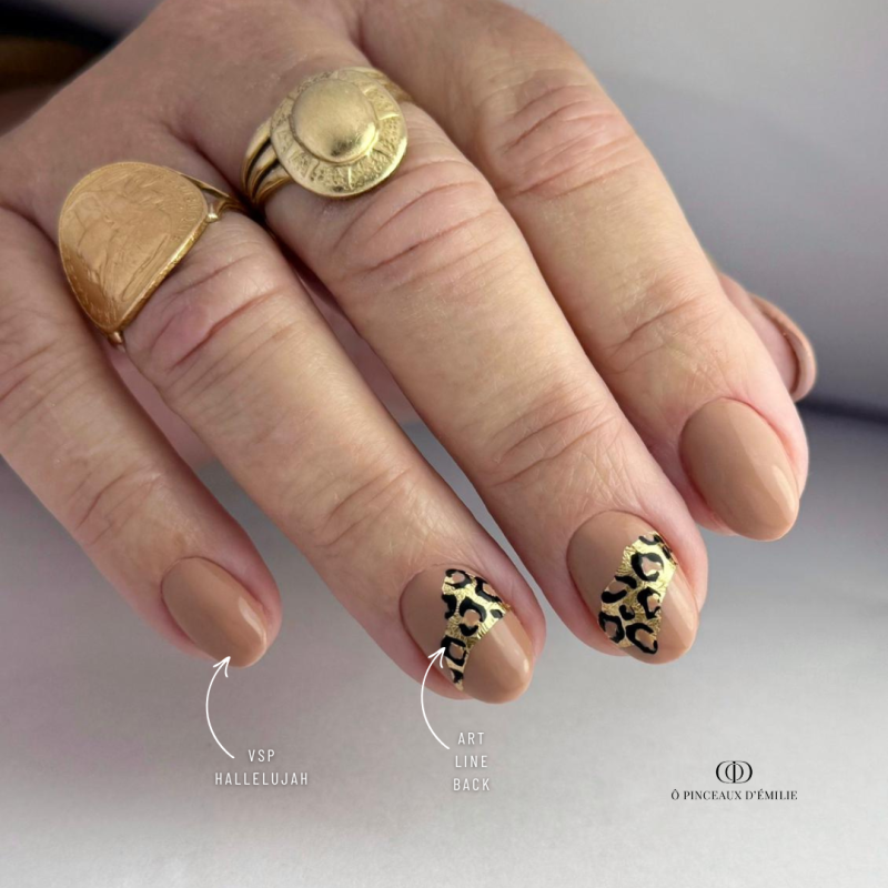 Pose d'ongles avec le vernis semi permanent Hallelujah, beige nude naturel